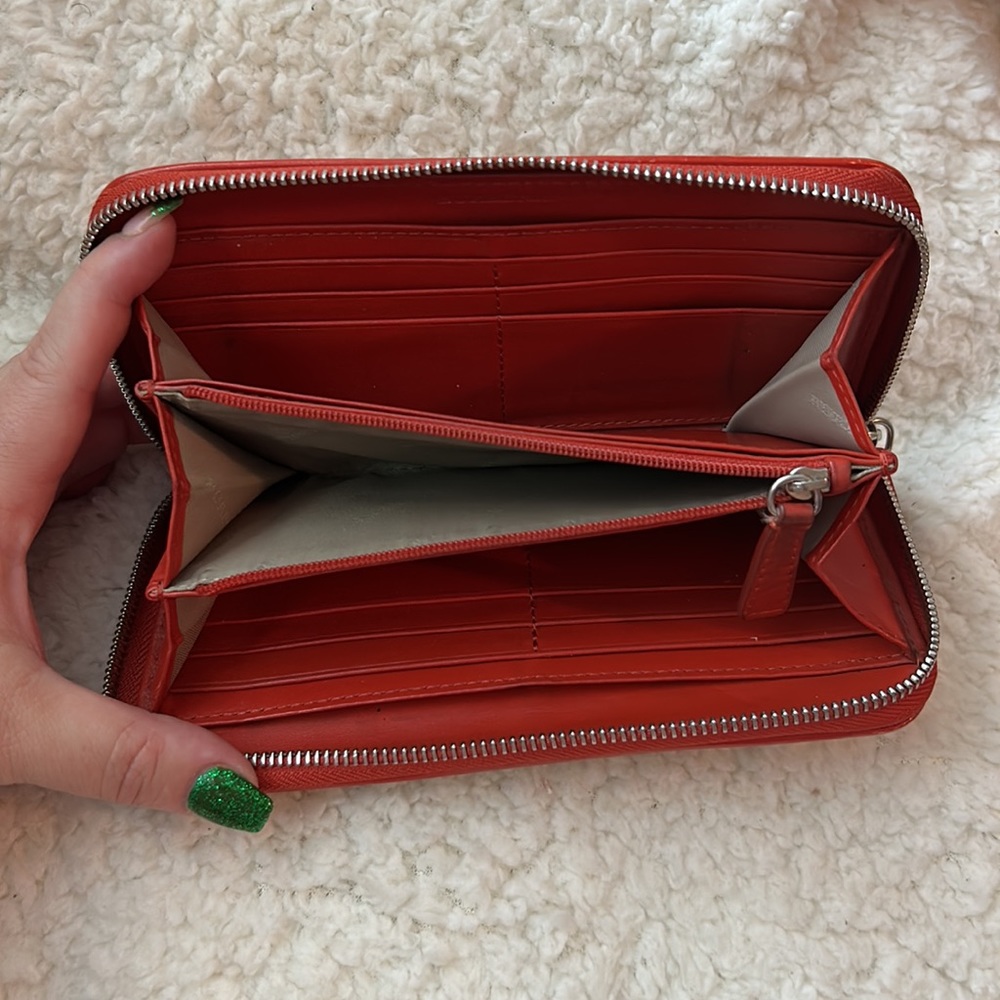 Burberry Long Zippered Checkered Wallet with Patent Leather - Picture 3 of 13